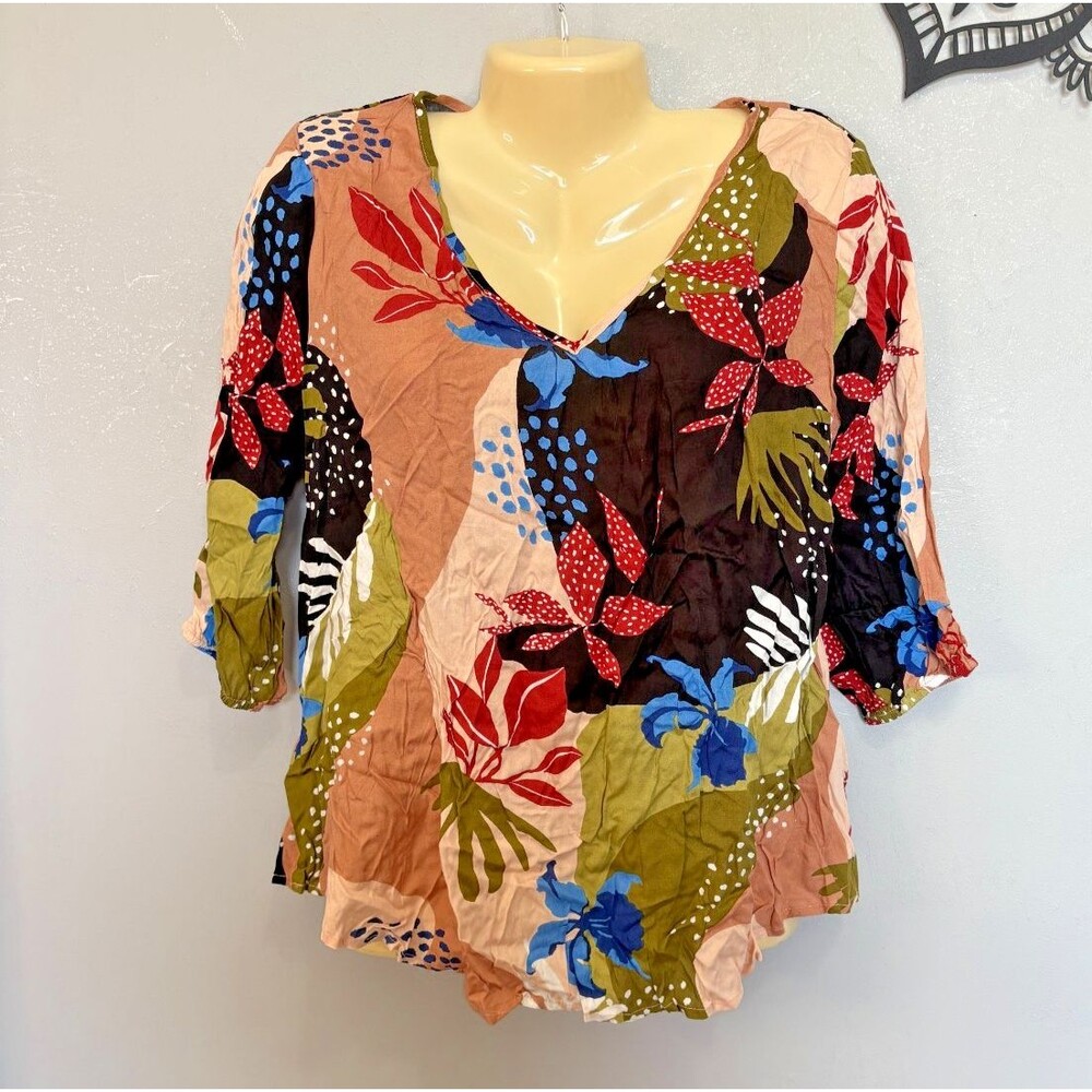 Bloomchic blouse colorful 10 M v neck 3/4 sleeve